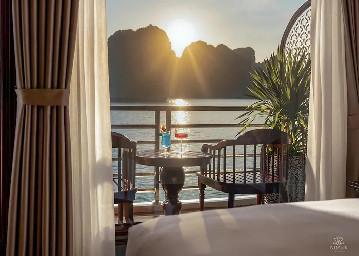 Aime'E Cruises - Luxury Halong Bay Cruise