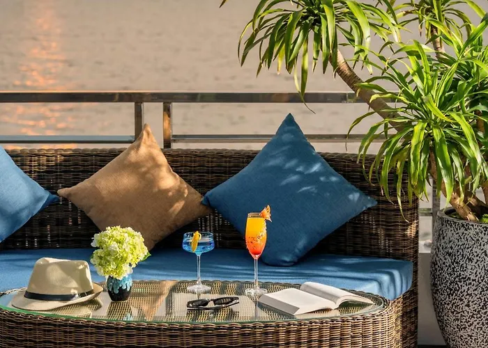 Aime'E Cruises - Luxury Halong Bay Cruise 5* Hạ Long